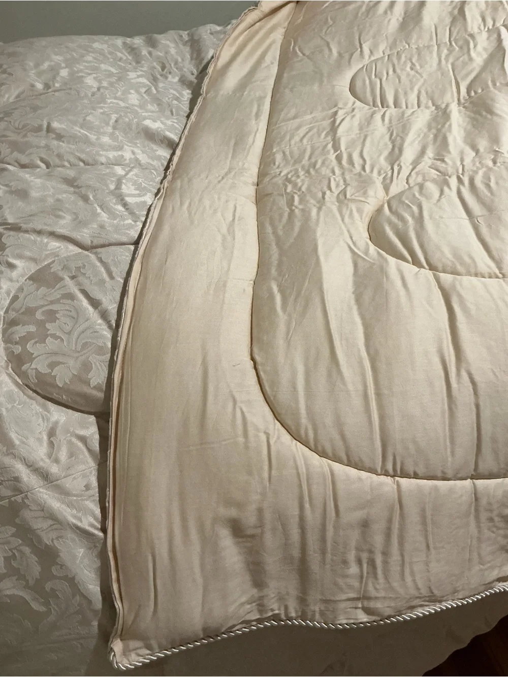 NWOT Heavy Weight Damask Jacuard Comforter & Shams